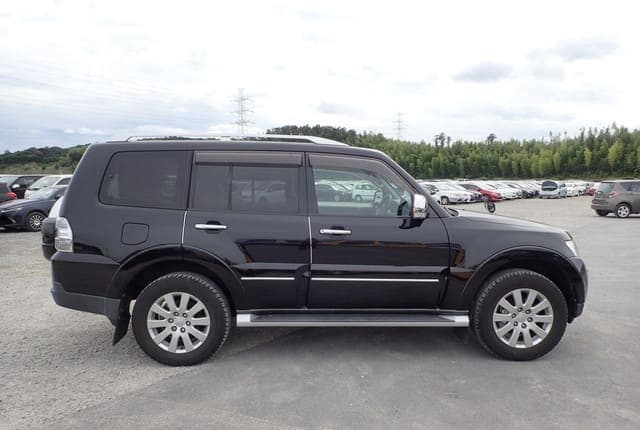 2007 Mitsubishi Pajero JDM car for sale — photo 6 of 25