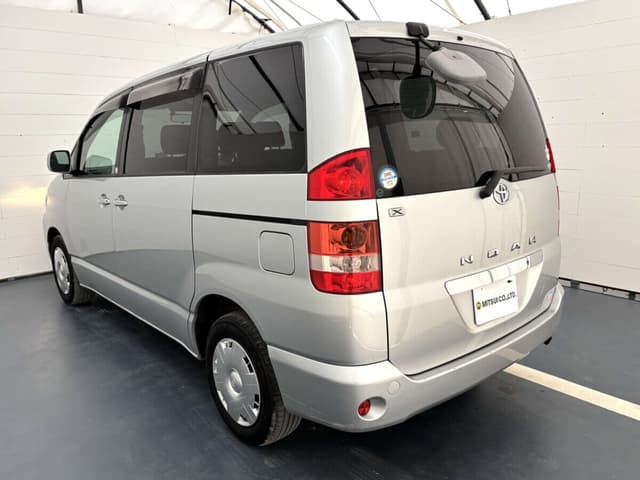 2001 Toyota Noah JDM car for sale — photo 4 of 25