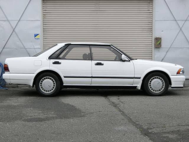 1988 Nissan Gloria JDM car for sale — photo 5 of 25