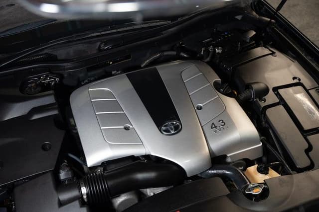 2004 Toyota Majesta JDM car for sale — photo 12 of 18