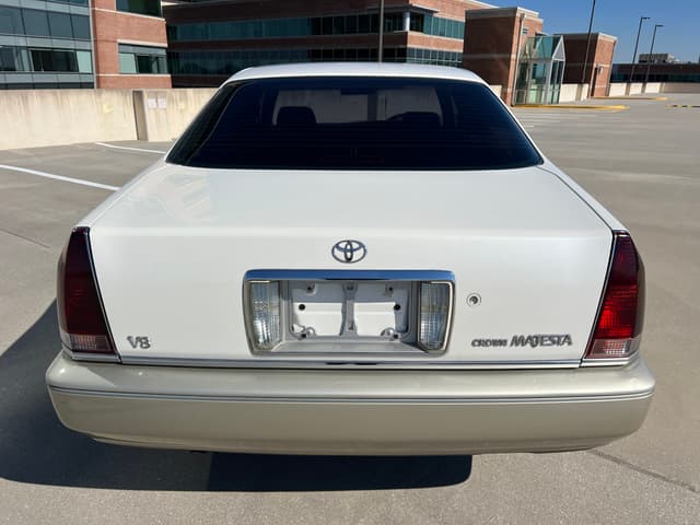 1998 Toyota Crown JDM car for sale — photo 7 of 25