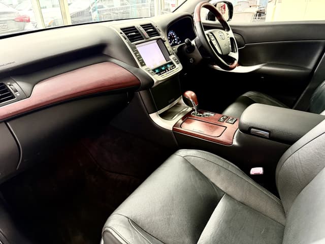 2011 Toyota Crown JDM car for sale — photo 5 of 5