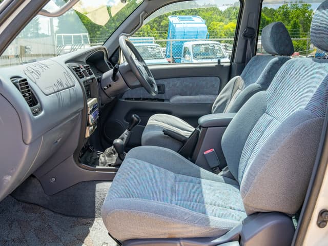 1999 Toyota Hilux Surf JDM car for sale — photo 13 of 16