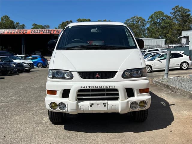 2001 Mitsubishi Delica JDM car for sale — photo 2 of 10