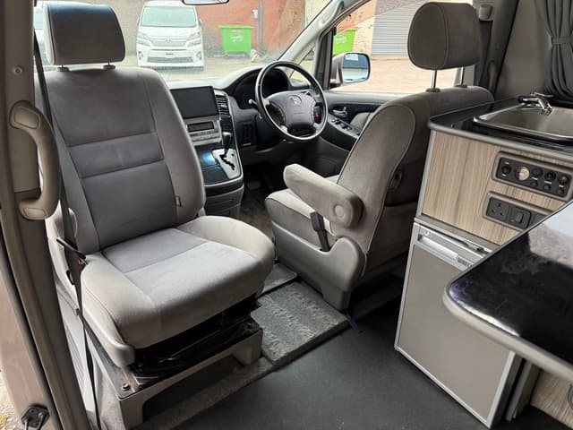 2005 Toyota Alphard JDM car for sale — photo 17 of 25