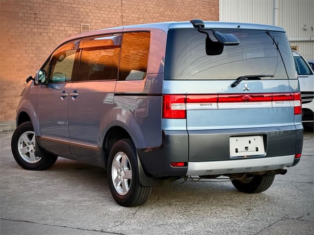 2010 Mitsubishi Delica JDM car for sale — photo 7 of 25