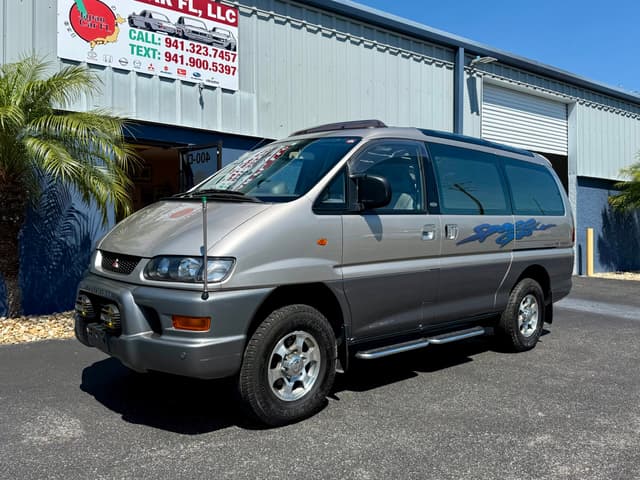 1998 Mitsubishi Delica JDM car for sale — photo 11 of 23