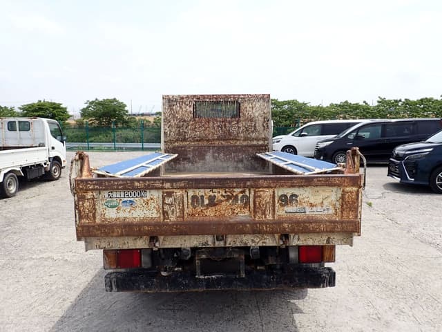 2011 Isuzu Elf JDM car for sale — photo 9 of 25