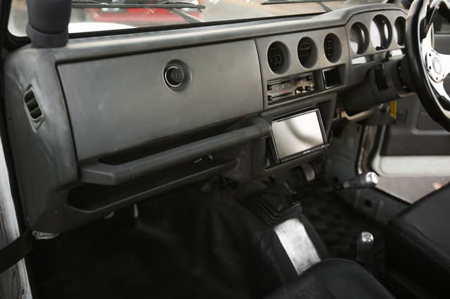 1998 Suzuki Jimny JDM car for sale — photo 4 of 10