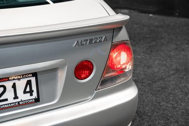 1999 Toyota Altezza JDM car for sale — photo 3 of 16