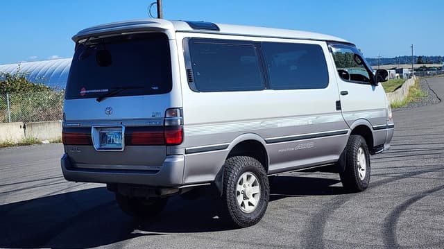 1997 Toyota HiAce JDM car for sale — photo 8 of 10