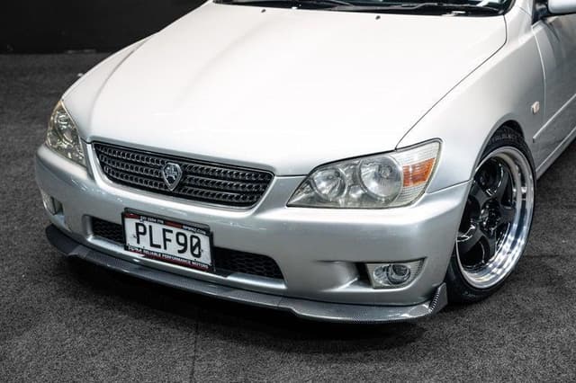2001 Toyota Altezza JDM car for sale — photo 2 of 18