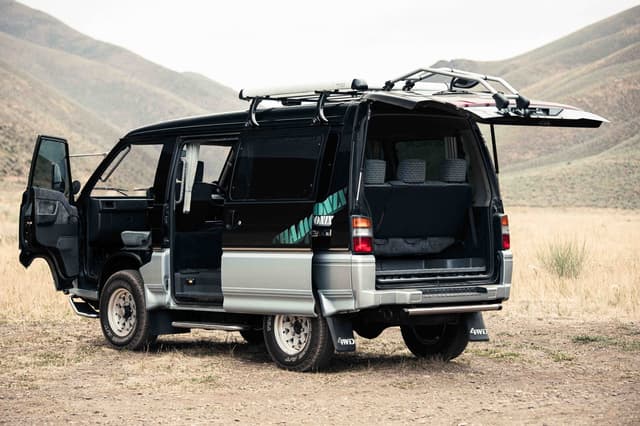 1992 Mitsubishi Delica JDM car for sale — photo 5 of 25