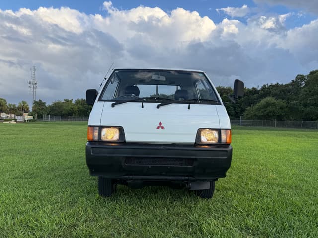 1994 Mitsubishi Delica JDM car for sale — photo 3 of 25