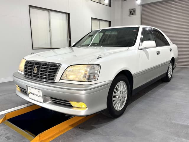 1999 Toyota Crown JDM car for sale — photo 2 of 25