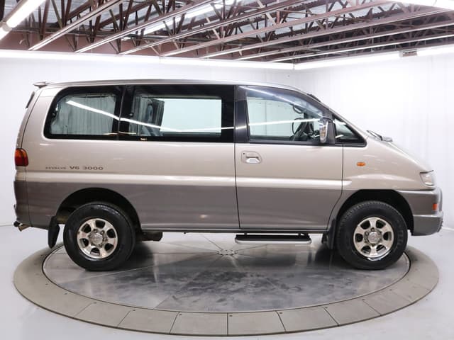 1997 Mitsubishi Delica JDM car for sale — photo 8 of 25