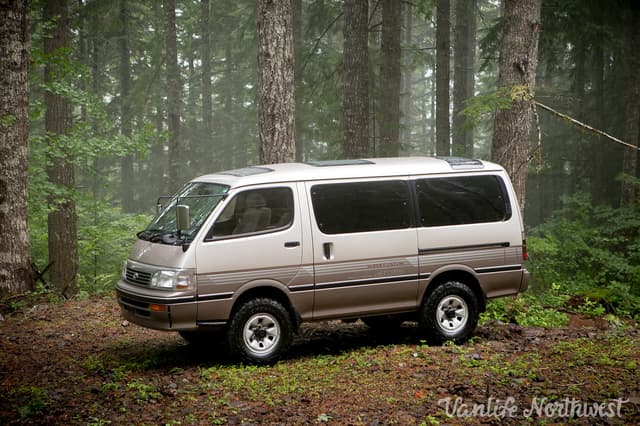 1995 Toyota HiAce JDM car for sale — photo 4 of 25