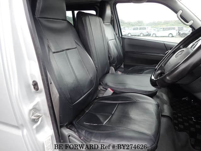 2005 Toyota HiAce JDM car for sale — photo 17 of 25