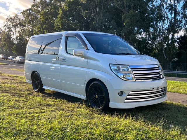 2005 Nissan Elgrand JDM car for sale — photo 4 of 16