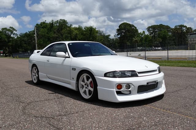 1997 Nissan Skyline JDM car for sale — photo 3 of 18