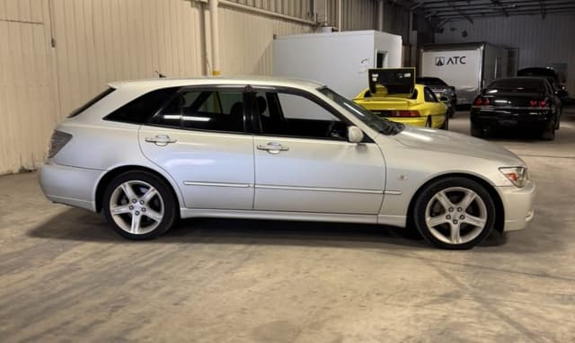 2001 Toyota Altezza JDM car for sale — photo 6 of 25