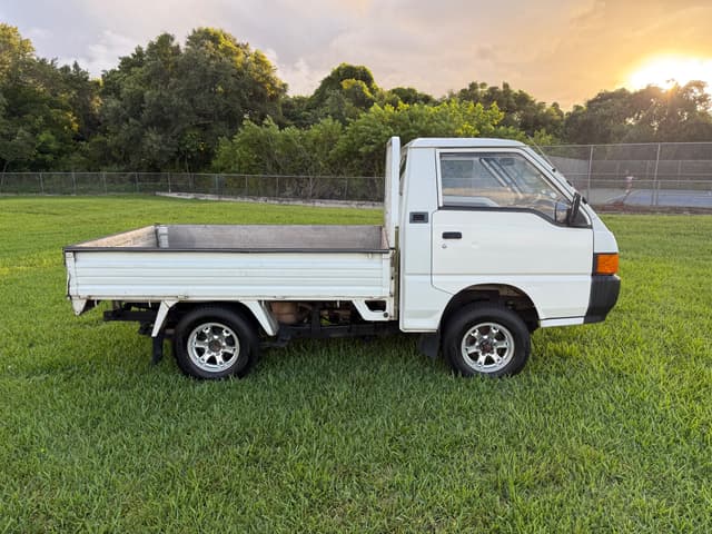 1994 Mitsubishi Delica JDM car for sale — photo 8 of 25