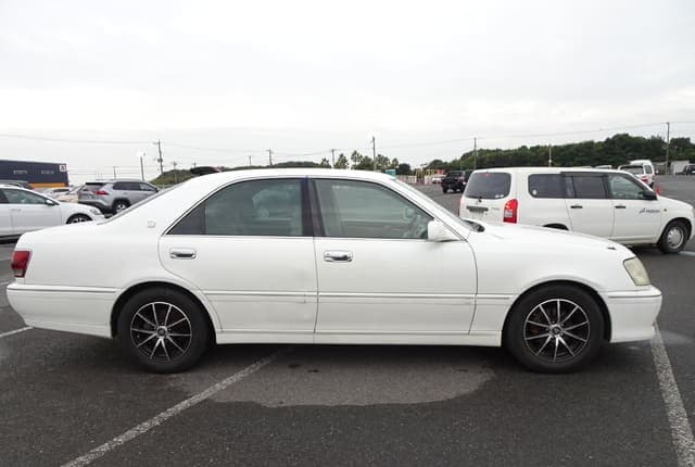 2001 Toyota Crown JDM car for sale — photo 6 of 25
