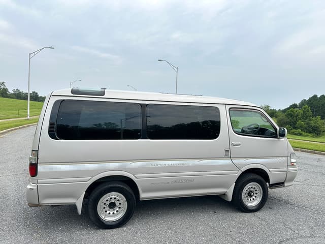 1998 Toyota HiAce JDM car for sale — photo 4 of 18