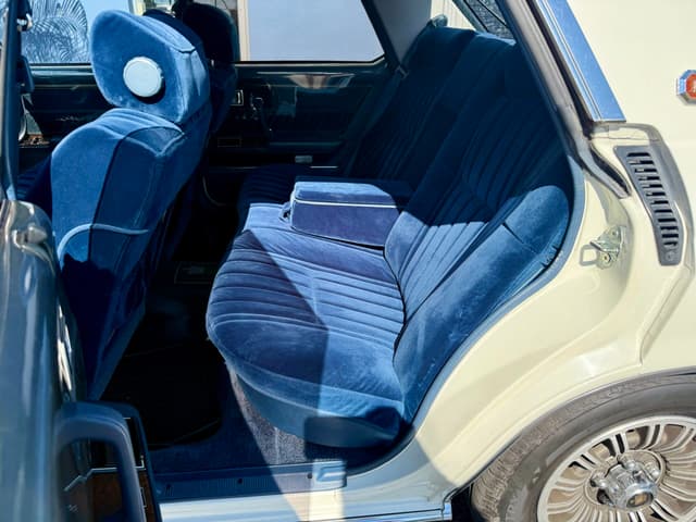 1982 Toyota Crown JDM car for sale — photo 19 of 25