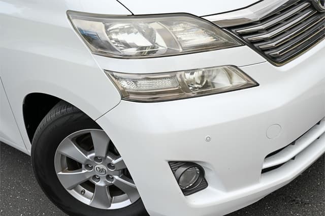 2009 Toyota Vellfire JDM car for sale — photo 2 of 25