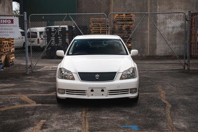 2005 Toyota Crown JDM car for sale — photo 5 of 20