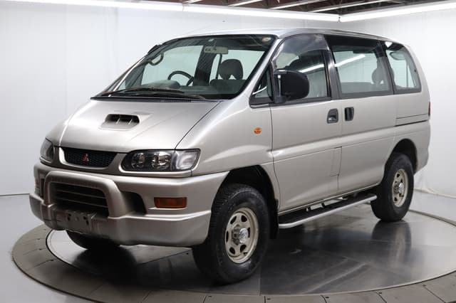 2000 Mitsubishi Delica JDM car for sale — photo 2 of 25