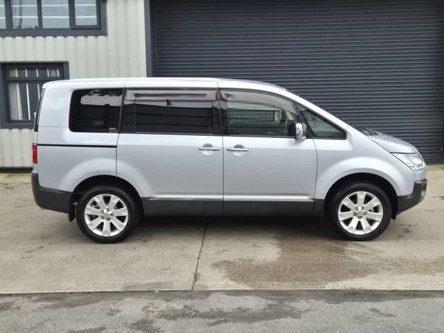 2009 Mitsubishi Delica JDM car for sale — photo 2 of 22