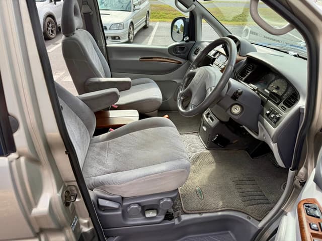 2000 Mitsubishi Delica JDM car for sale — photo 14 of 23