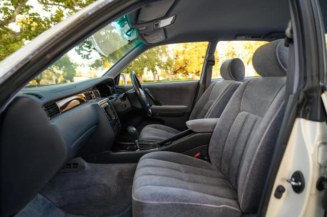 1996 Toyota Crown JDM car for sale — photo 15 of 24