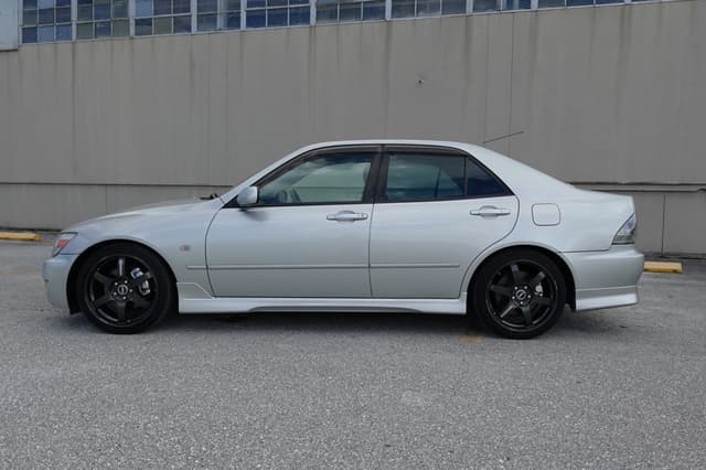 2000 Toyota Altezza JDM car for sale — photo 9 of 18