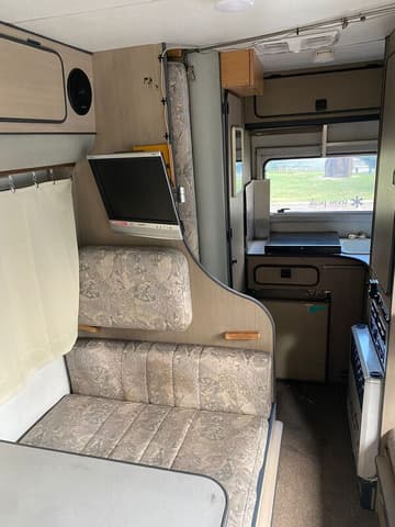 1992 Mitsubishi Delica JDM car for sale — photo 12 of 25