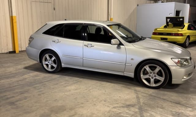 2001 Toyota Altezza JDM car for sale — photo 5 of 25