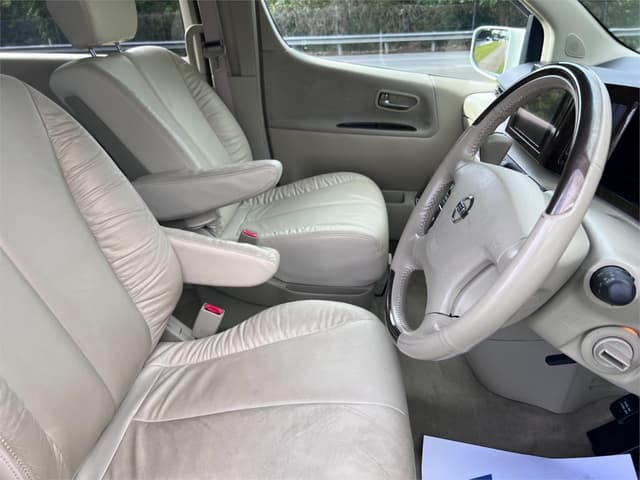 2004 Nissan Elgrand JDM car for sale — photo 13 of 16