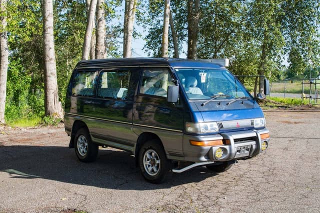 1999 Mitsubishi Delica JDM car for sale — photo 9 of 19