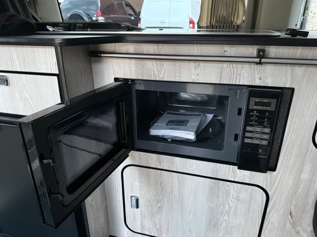 2007 Nissan Elgrand JDM car for sale — photo 10 of 25