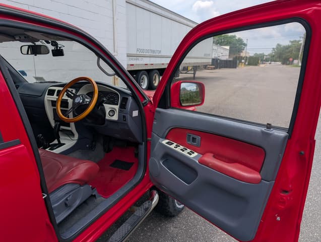 1996 Toyota Hilux Surf JDM car for sale — photo 11 of 20