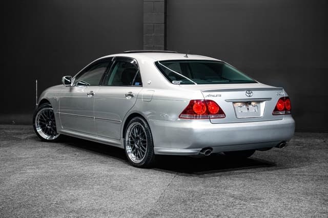2004 Toyota Crown JDM car for sale — photo 5 of 18