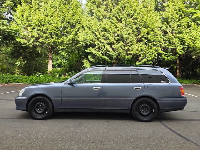 2001 Toyota Crown JDM car for sale — photo 2 of 15