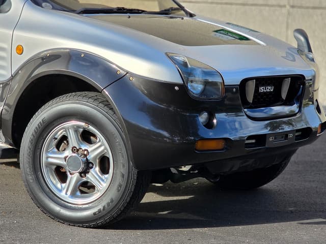 1999 Isuzu JDM car for sale — photo 2 of 25