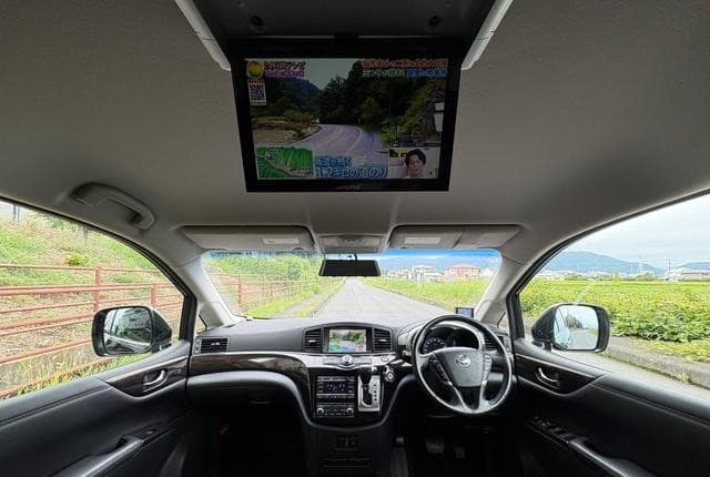 2010 Nissan Elgrand JDM car for sale — photo 3 of 25