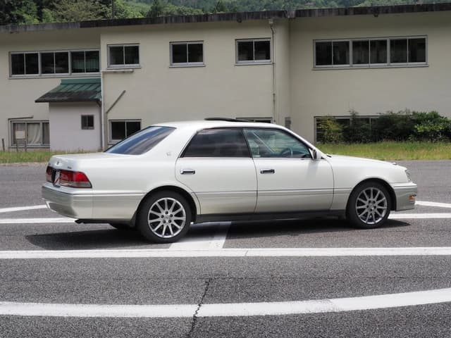 1999 Toyota Crown JDM car for sale — photo 18 of 22