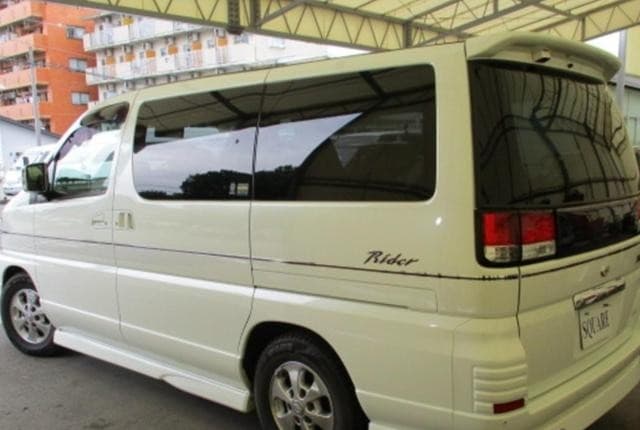 2002 Nissan Elgrand JDM car for sale — photo 7 of 21