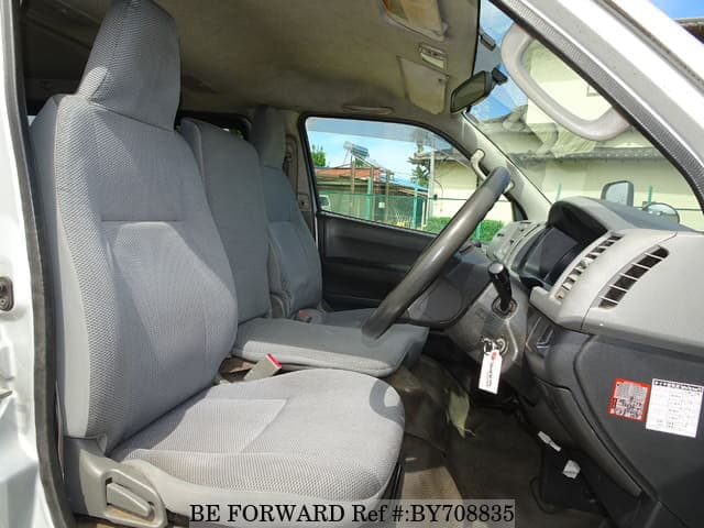 2006 Toyota HiAce JDM car for sale — photo 17 of 25
