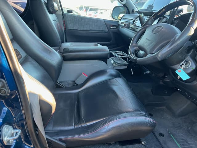 2005 Toyota HiAce JDM car for sale — photo 5 of 25